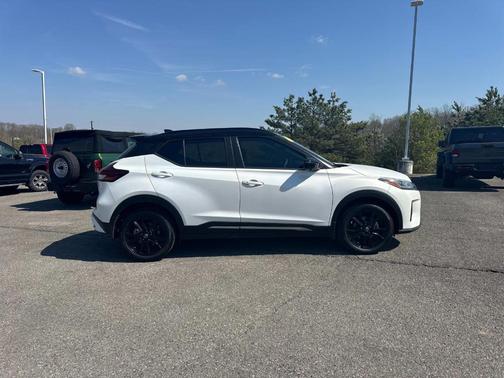 2024 Nissan Kicks SR