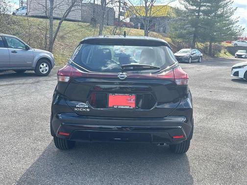 Super Black 2024 Nissan Kicks S