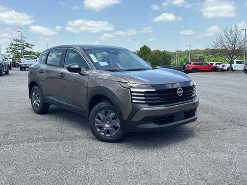 Canyon Bronze M 2026 Nissan Kicks S