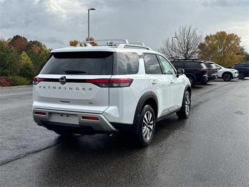 2025 Nissan Pathfinder SL