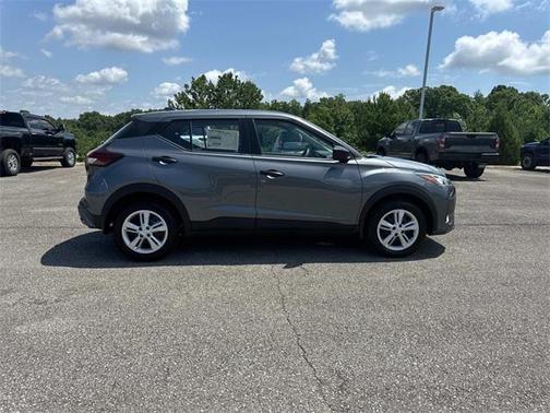 2025 Nissan Kicks Play S