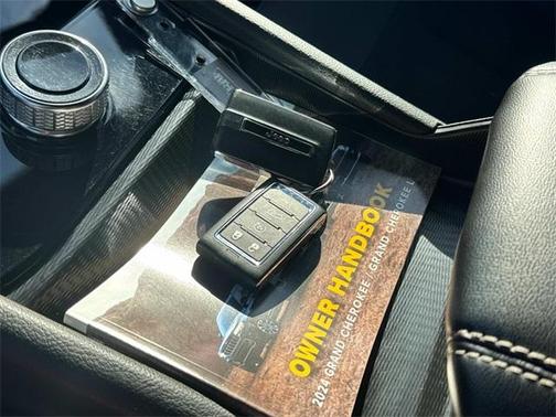 2024 Jeep Grand Cherokee Laredo X