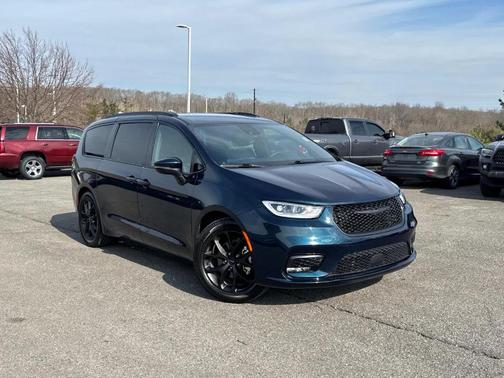 2023 Chrysler Pacifica Touring-L