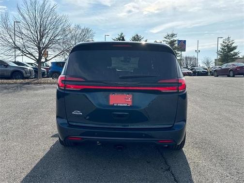 2023 Chrysler Pacifica Touring-L