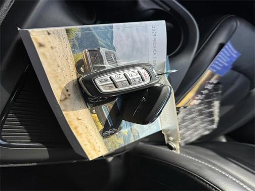 2023 Chrysler Pacifica Touring-L