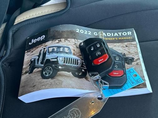 2022 Jeep Gladiator Sport