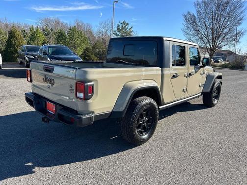 2022 Jeep Gladiator Sport