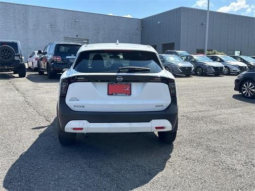 2025 Nissan Kicks S