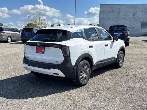 2025 Nissan Kicks S
