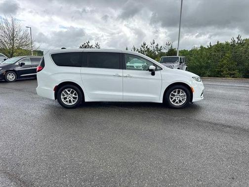Bright White Clearcoat 2023 Chrysler Pacifica Touring-L