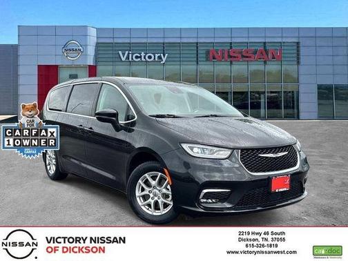 Brilliant Black Crystal Pearlcoat 2023 Chrysler Pacifica Touring-L