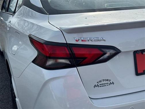 2025 Nissan Versa 1.6 SR