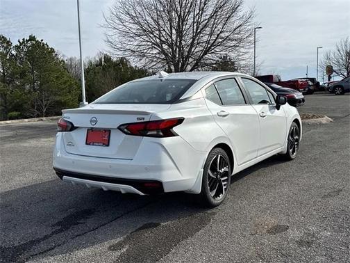 2025 Nissan Versa 1.6 SR