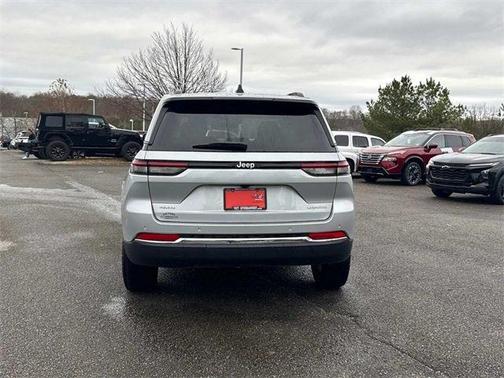 2024 Jeep Grand Cherokee Laredo