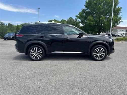2022 Nissan Pathfinder Platinum