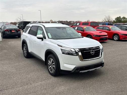 2025 Nissan Pathfinder SL
