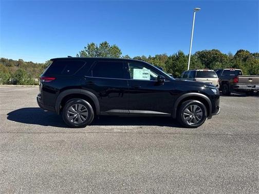2025 Nissan Pathfinder S