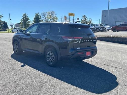 2025 Nissan Pathfinder S