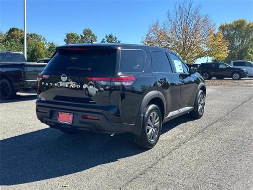 2025 Nissan Pathfinder S