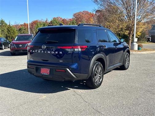 2024 Nissan Pathfinder SV