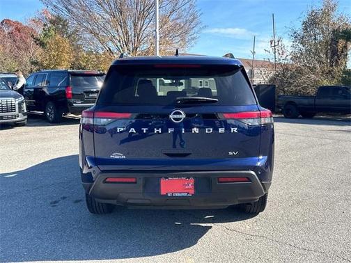 2024 Nissan Pathfinder SV
