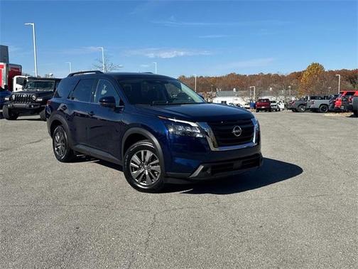 2024 Nissan Pathfinder SV