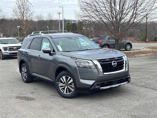 2025 Nissan Pathfinder SL