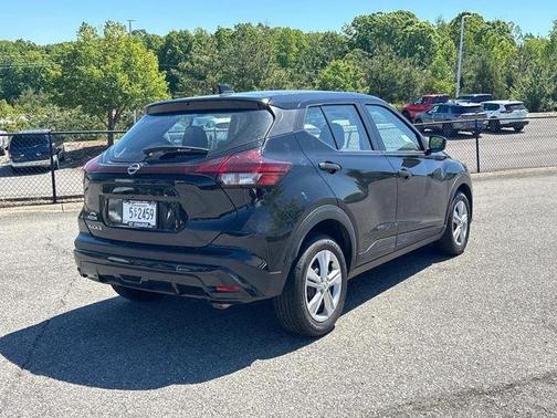 Super Black 2025 Nissan Kicks Play S