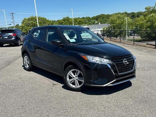 Super Black 2025 Nissan Kicks Play S