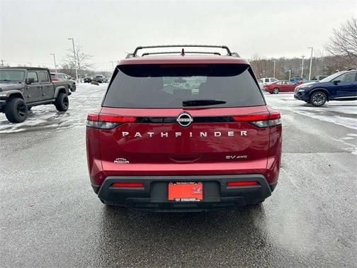 2024 Nissan Pathfinder SV