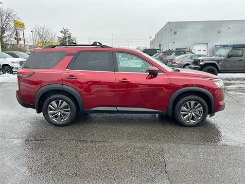 2024 Nissan Pathfinder SV