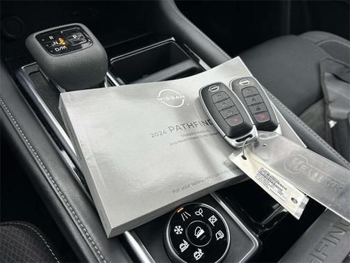 2024 Nissan Pathfinder SV