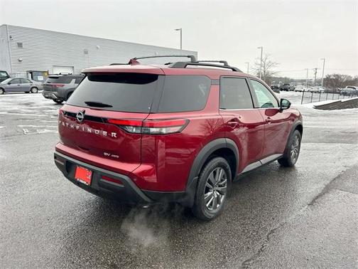2024 Nissan Pathfinder SV