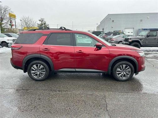 2024 Nissan Pathfinder SV