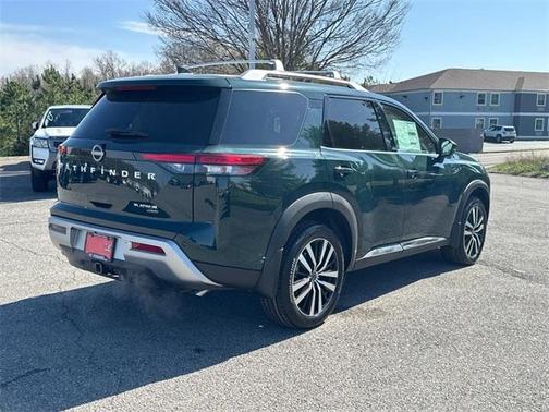 2025 Nissan Pathfinder Platinum