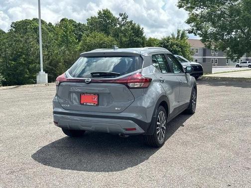 Boulder Gray Pearl 2022 Nissan Kicks SV