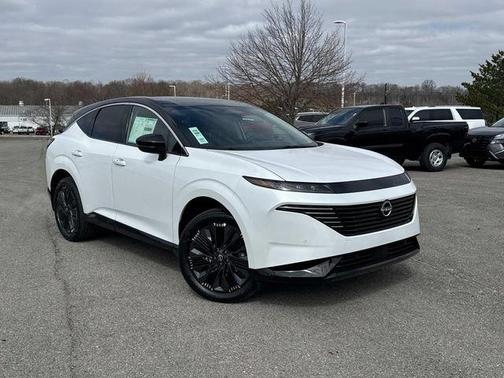 White / Black 2026 Nissan Murano Platinum