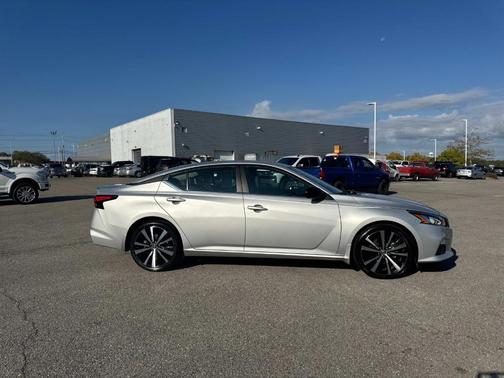 2021 Nissan Altima 2.5 SR