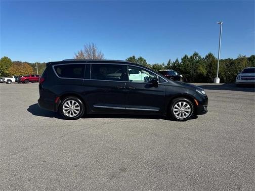 2018 Chrysler Pacifica Touring-L Plus