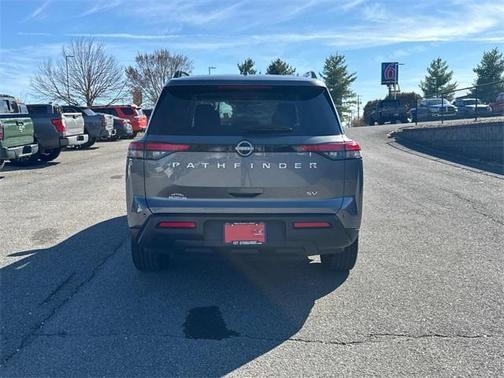 2024 Nissan Pathfinder SV