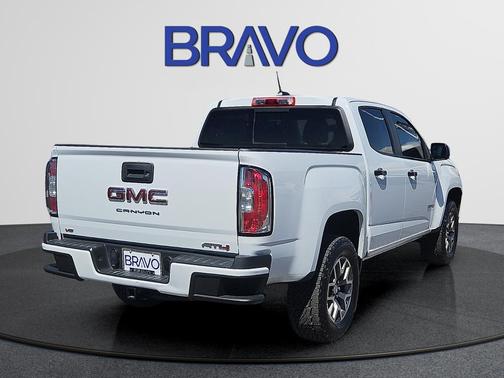 Summit White 2022 GMC Canyon AT4 w/Cloth