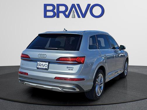 2024 Audi Q7 55 Premium Plus