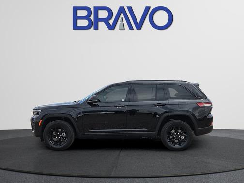 Diamond Black 2024 Jeep Grand Cherokee Laredo
