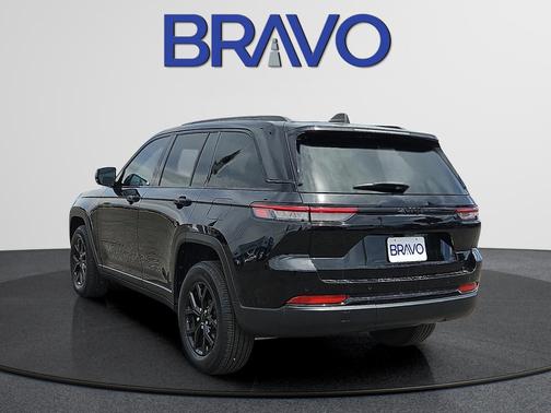 Diamond Black 2024 Jeep Grand Cherokee Laredo