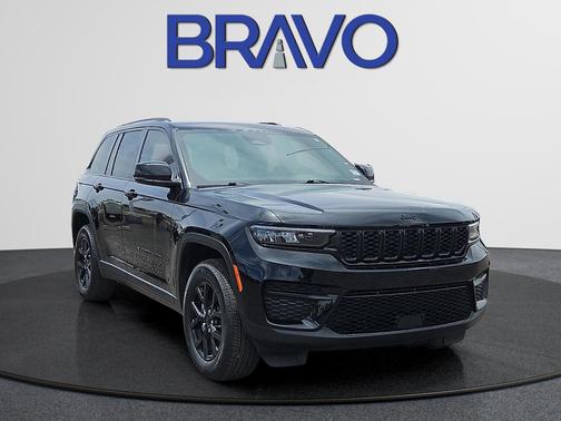 Diamond Black 2024 Jeep Grand Cherokee Laredo