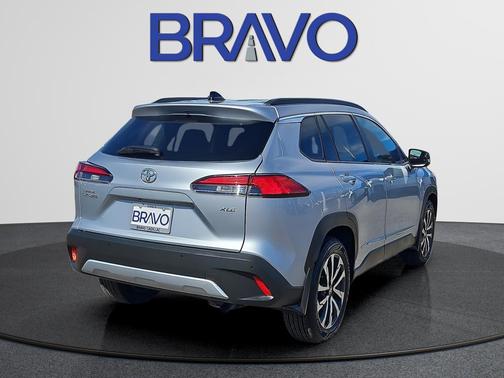 2025 Toyota Corolla Cross XLE