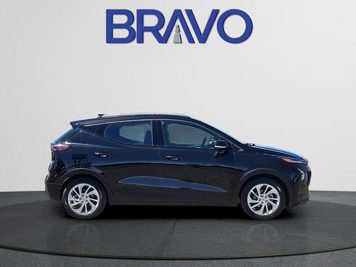 Mosaic Black Metallic 2023 Chevrolet Bolt EUV LT