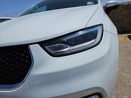 2023 Chrysler Pacifica Touring-L