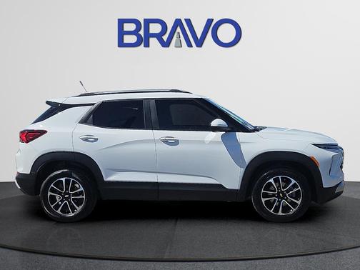 Summit White 2025 Chevrolet Trailblazer LT