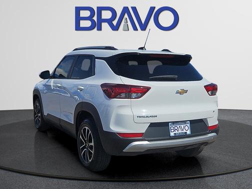 Summit White 2025 Chevrolet Trailblazer LT